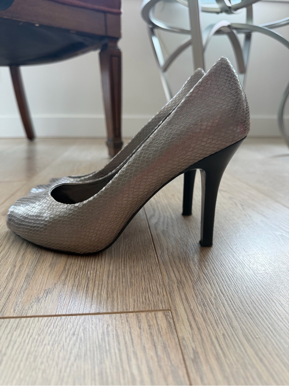 Metallic Peep-Toe High Heels in Metallic Taupe\Gray - Picture 3 of 15